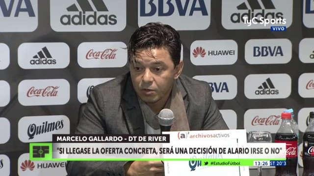 A Gallardo le “molestaría” la salida de Alario y le pegó al representante