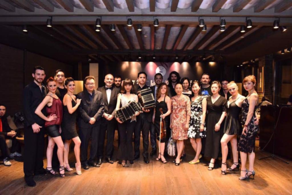 Con el tango, bailarines platenses despertaron admiración en China