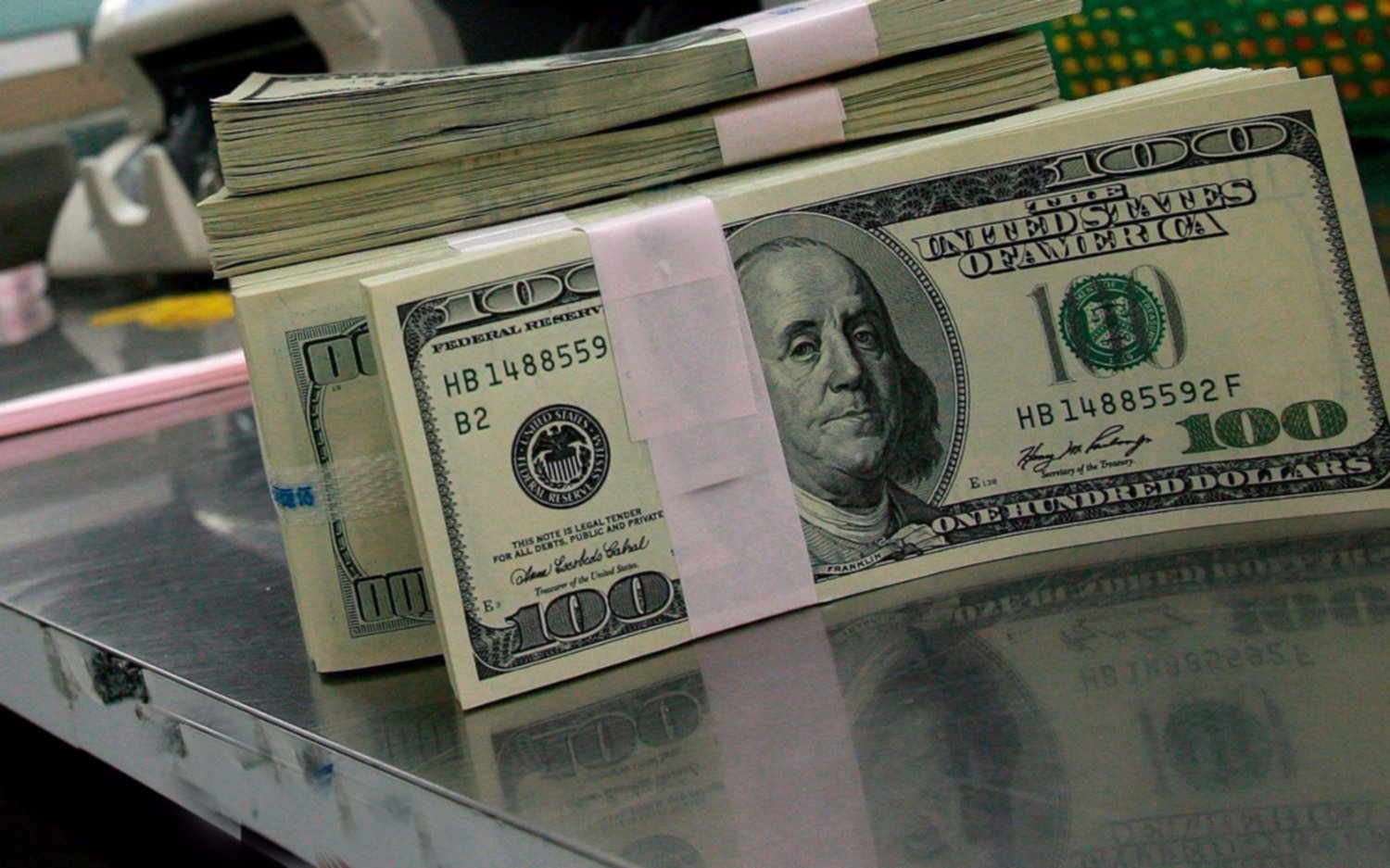  El dólar cerró la jornada en $ 17,49 