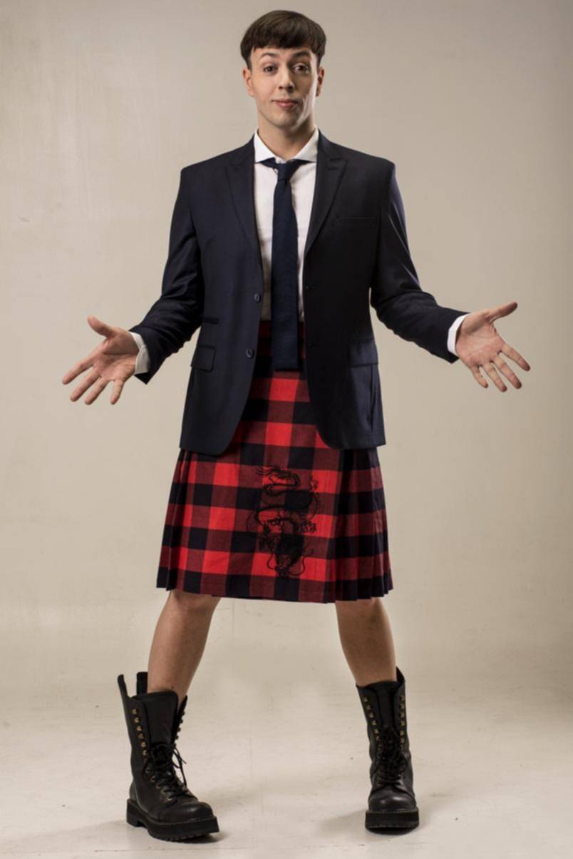 Roberto Peloni y un debut en el unipersonal marcado por el humor corrosivo