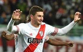Alario pasa al Bayer Leverkusen y una foto suya despertó la furia de los hinchas