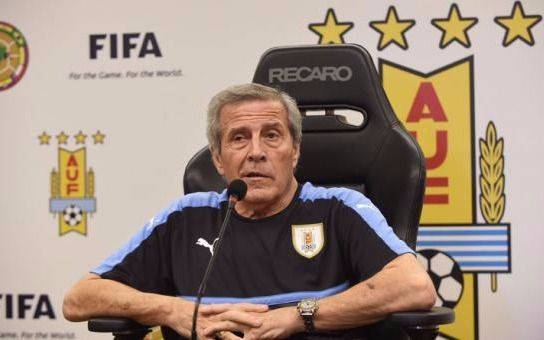 El DT uruguayo le pone pimienta al clásico con Argentina