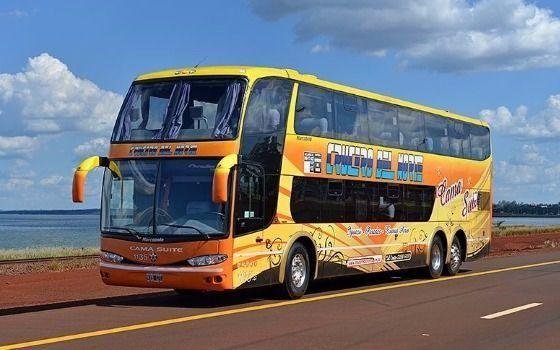 Banda atacó a un micro argentino en Brasil y desnudó a dos mujeres