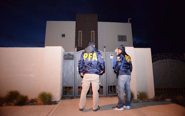 Allanaron propiedades del ex secretario privado de los Kirchner