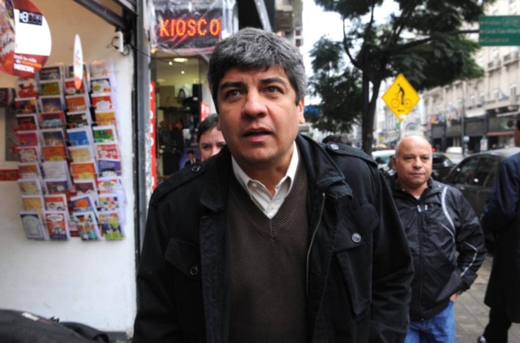 Un juez laboral dio lugar a un millonario embargo contra el gremio de los Moyano