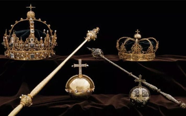 De película: robaron joyas de antiguos reyes y escaparon en una lancha