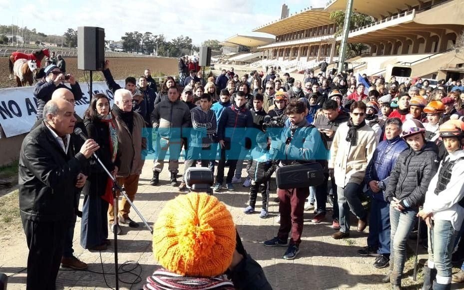 En la pista del Hipódromo, fuerte rechazo a la quita de aportes al turf