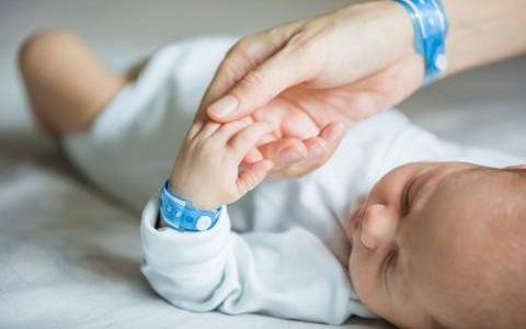 Amplían la presencia de oficinas en hospitales para garantizar la inscripción de recién nacidos