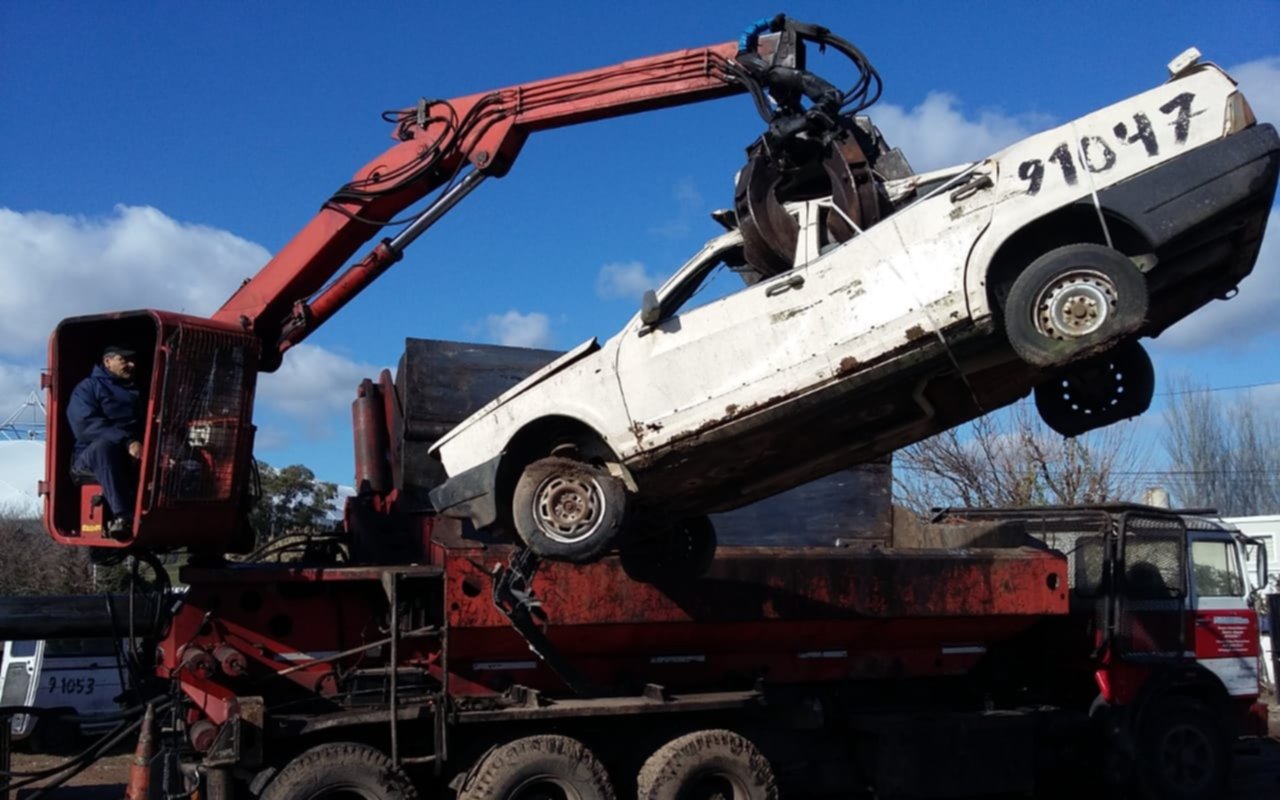 Removieron más de 600 autos abandonados para ser compactados