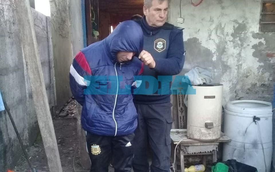 Detuvieron a dos sujetos acusados de robar a una mujer en Romero