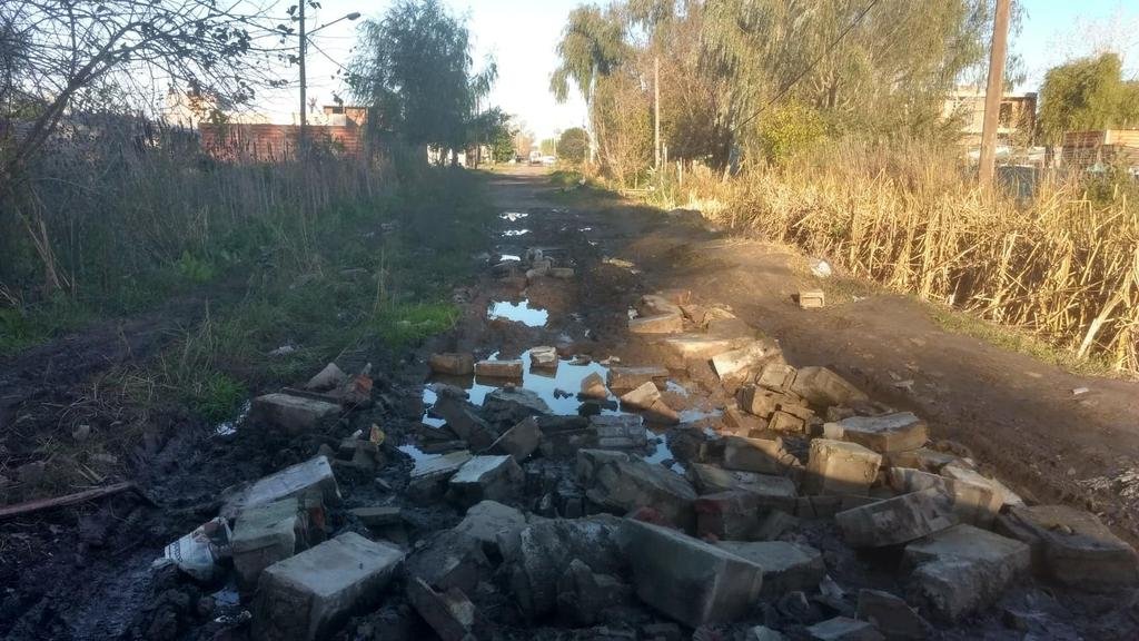 Imposible de transitar por el estado de una calle