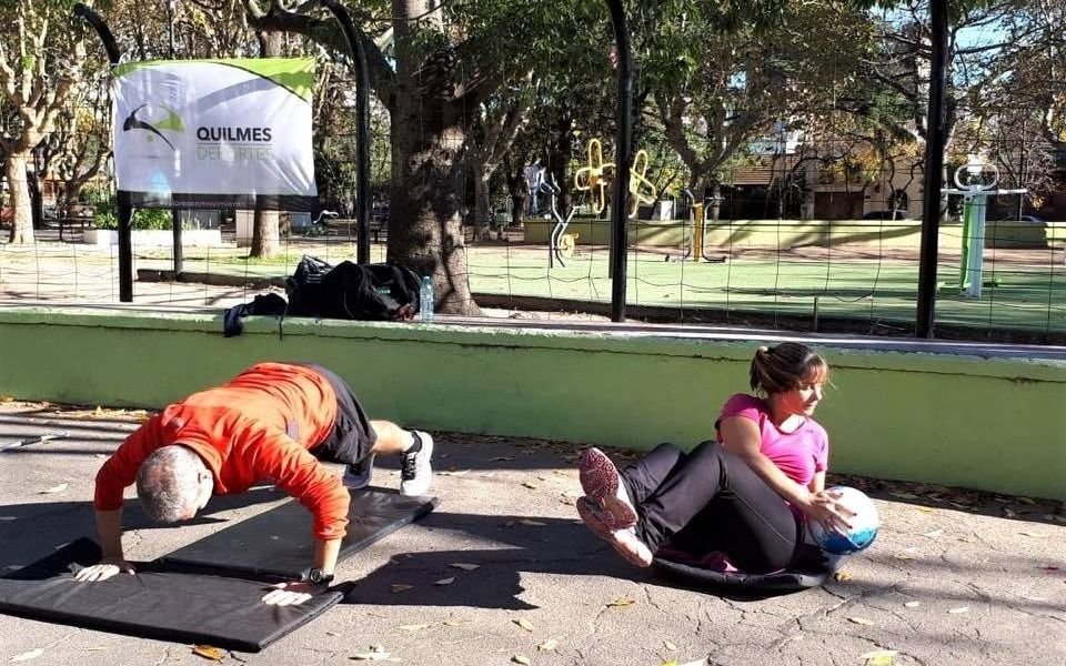 El municipio ofrece clases gratuitas de gimnasia en Plazas