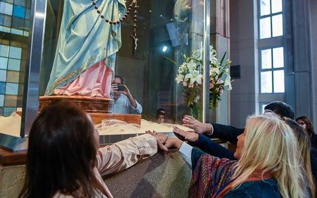 Carrió, agradecida con la Virgen porque "le hizo escribir los cuadernos a Centeno"