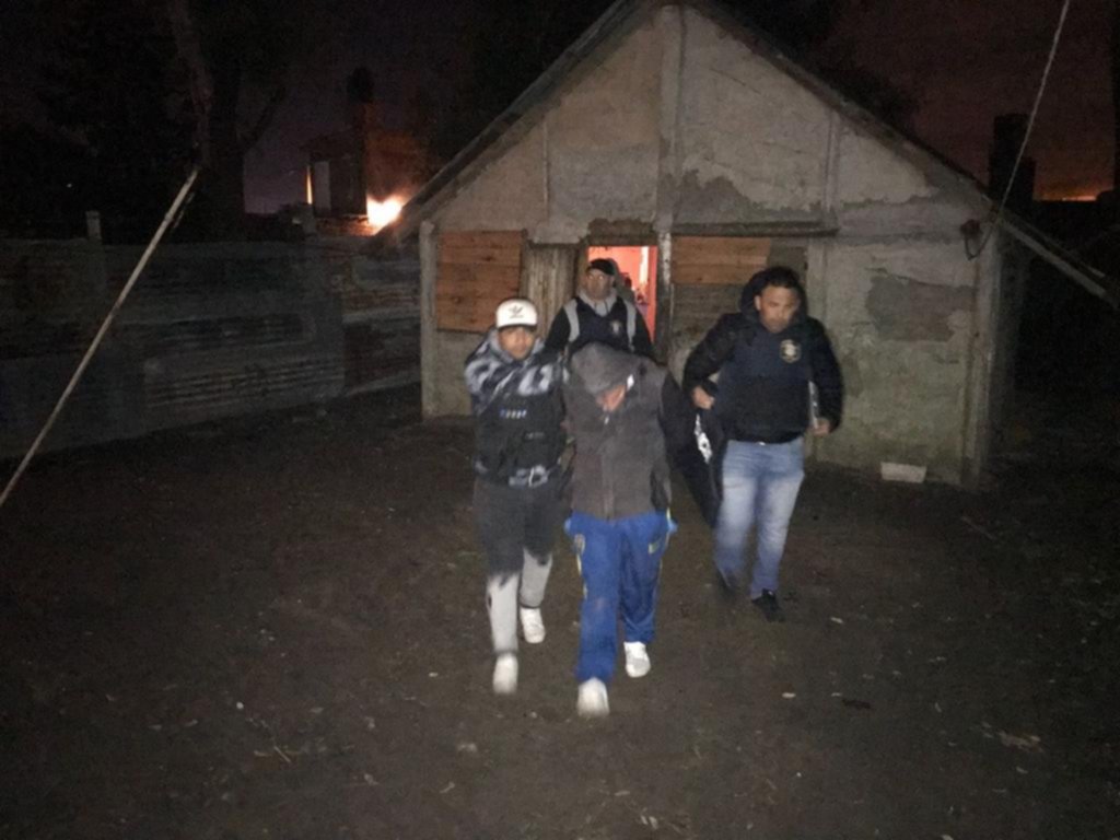Un condenado por balear a dos policías, complicado por un chaleco policial