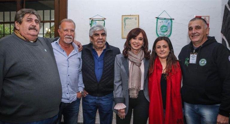 En medio de las denuncias por corrupción, Cristina reapareció al lado de Moyano