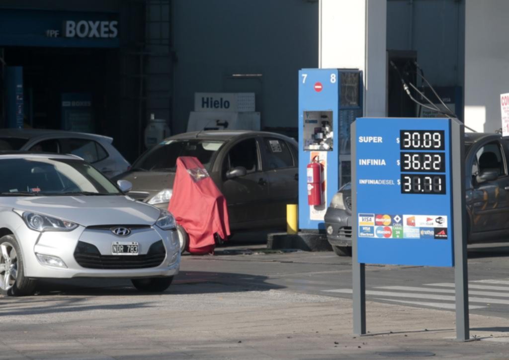 Un nuevo aumento del combustible lleva a más de $30 la nafta súper de YPF