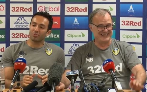 Siguen los shows de Bielsa en sus conferencias de prensa "en inglés"