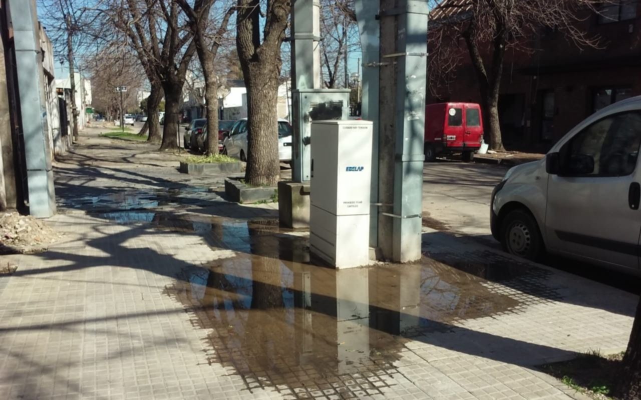 Quejas por pérdidas de agua que "dejan secas las canillas"