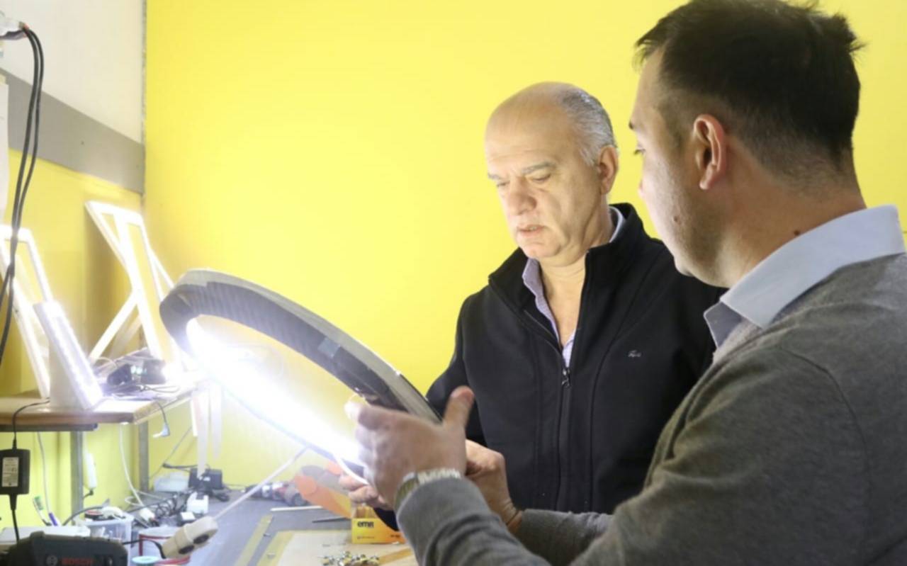 Grindetti visitó la empresa Ledshine en Lanús Oeste