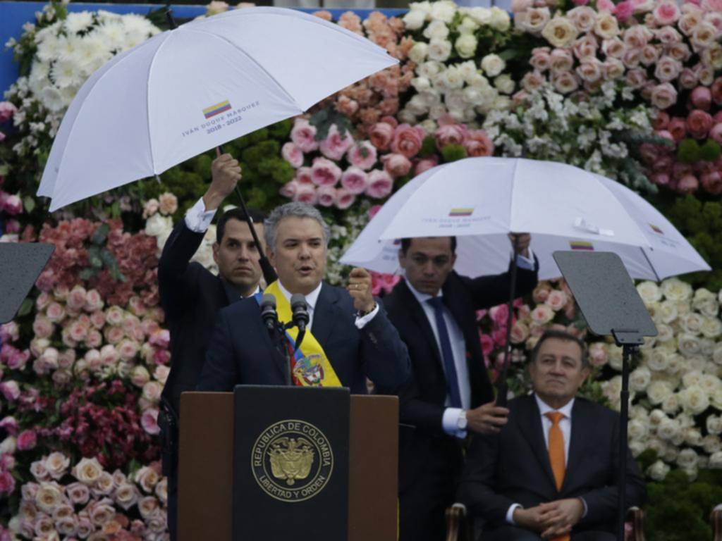 Duque, tras asumir en Colombia, anuncia “correctivos” al plan de paz con las FARC