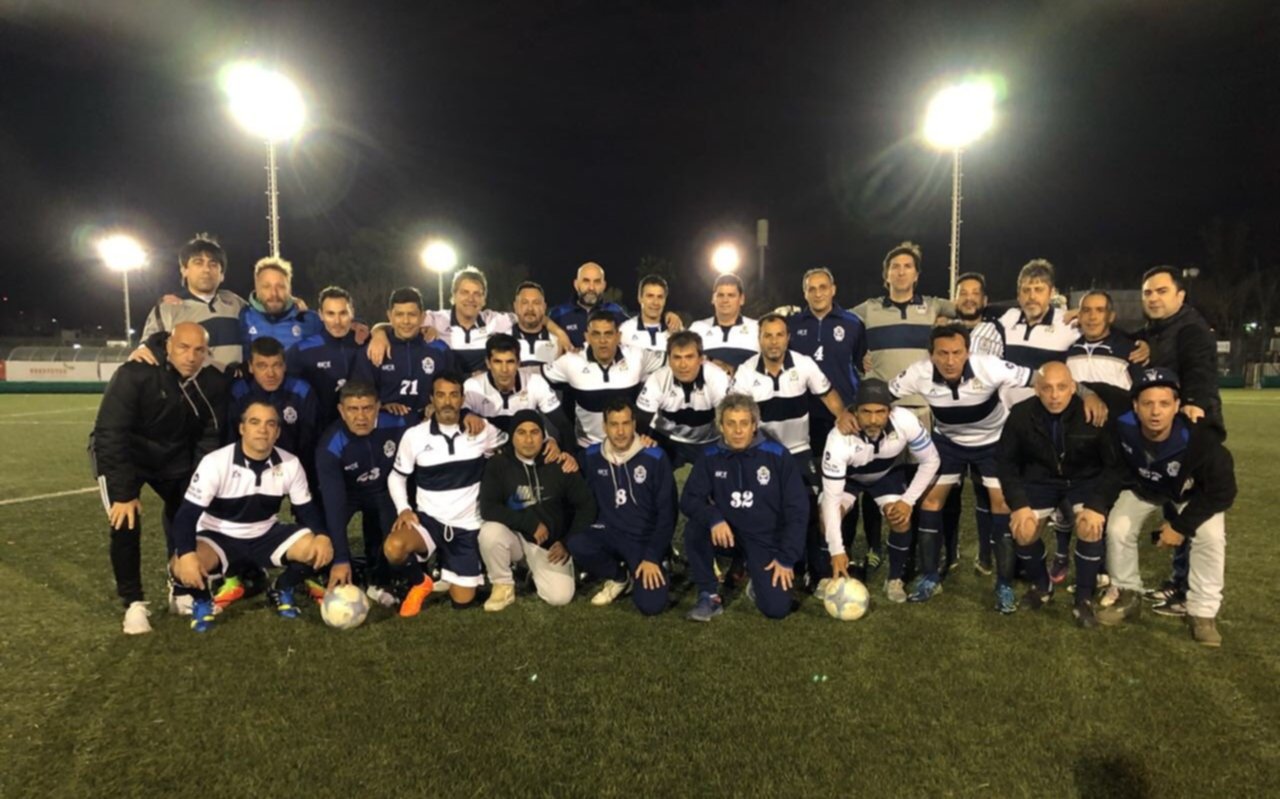 Victoria albiazul en el Clásico Super Senior