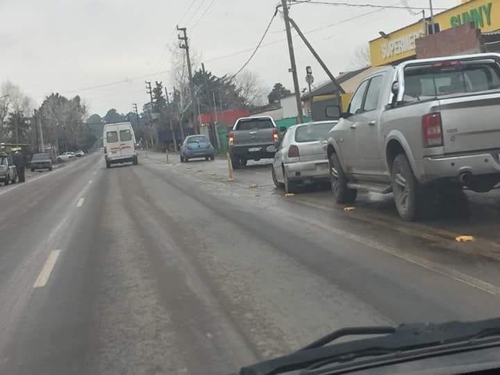Construyeron una bicisenda pero la usan para estacionar