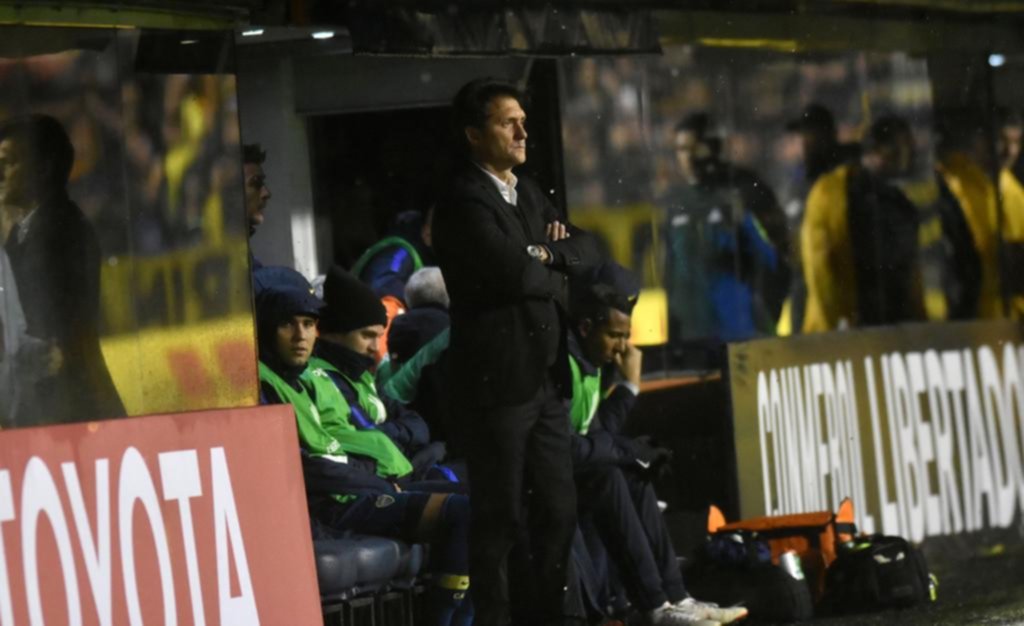 Guillermo habló bien de la defensa, explicó el cambio de arquero y la salida de Tevez