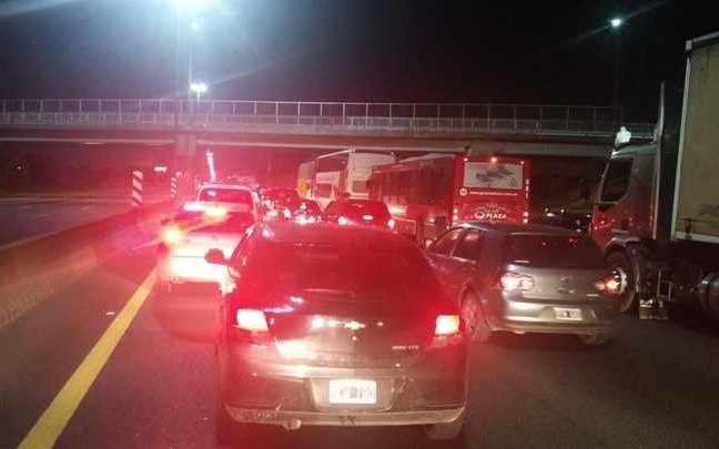 Tras el acto kirchnerista en Ensenada, la autopista La Plata-Buenos Aires quedó colapsada 