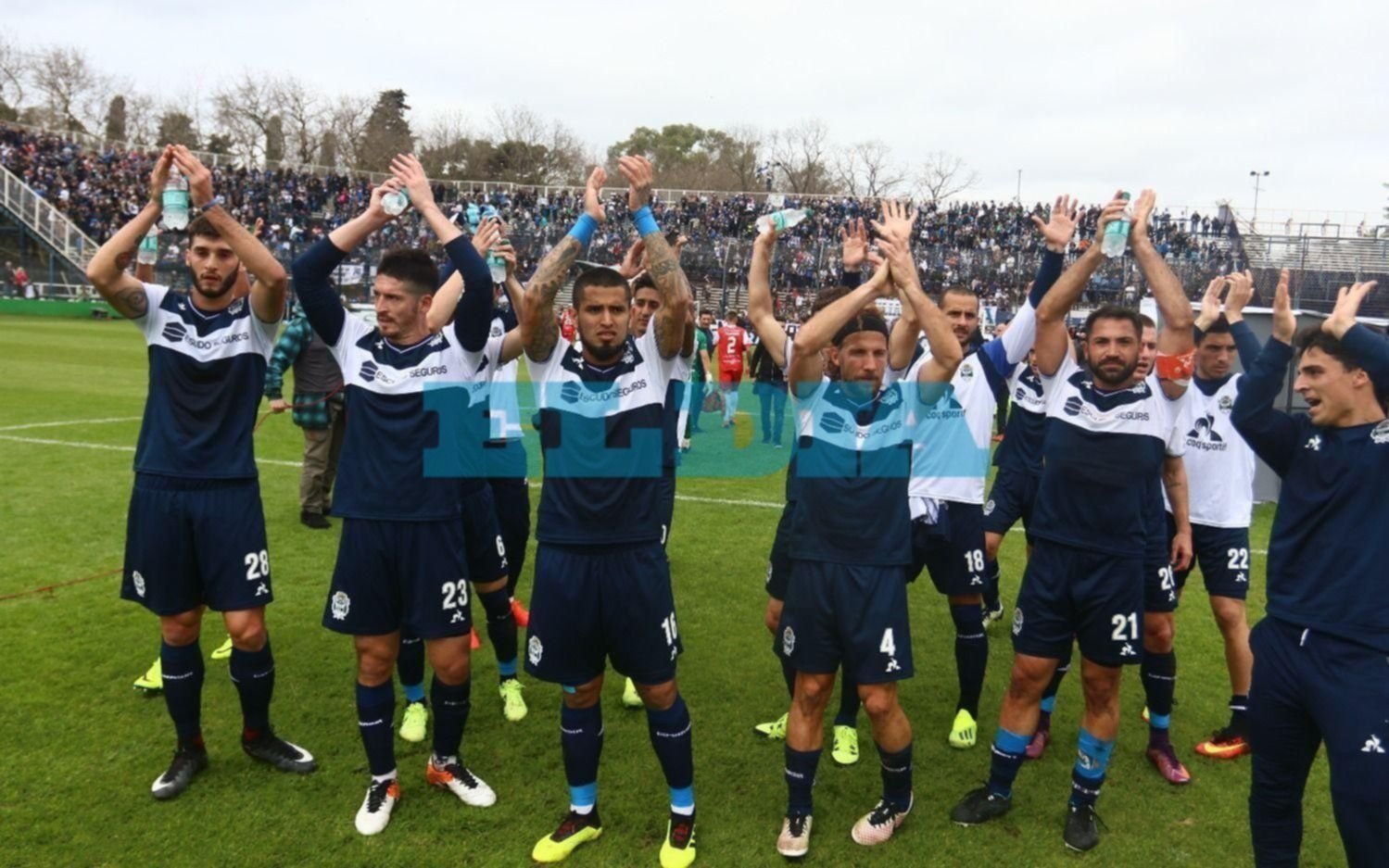 Un Lobo combativo venció al Bicho y arrancó con el pie derecho en la Superliga