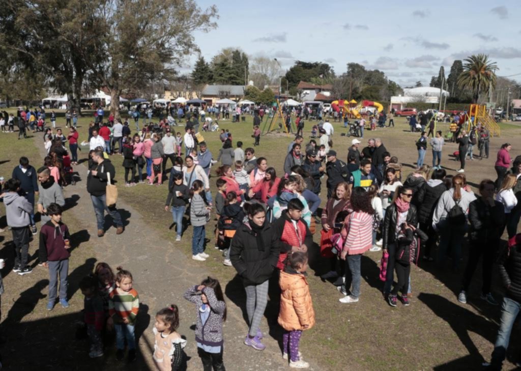 Desfile, música, feria y sol en el nuevo aniversario de Romero