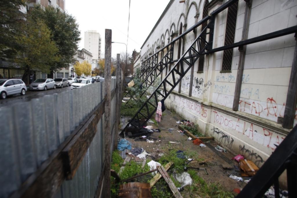 San Ponciano lleva años con la obra paralizada sobre la calle 5 entre 47 y 48
