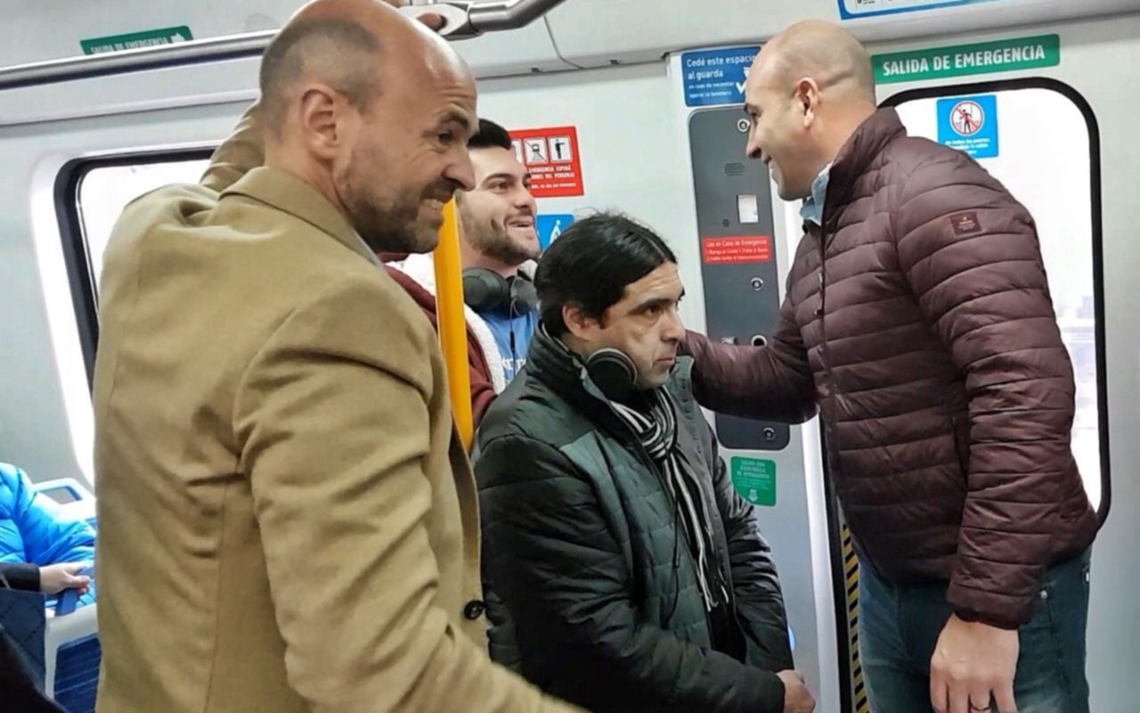 Tras inaugurar un bajo vía en Quilmes, Molina y Dietrich compartieron un viaje en tren