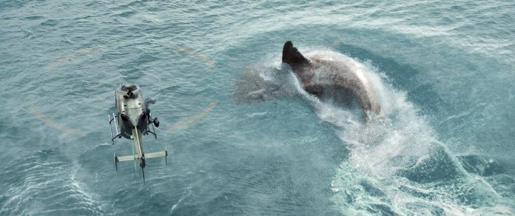 “Megalodón”: Hollywood abraza la bizarra diversión de los tiburones gigantes