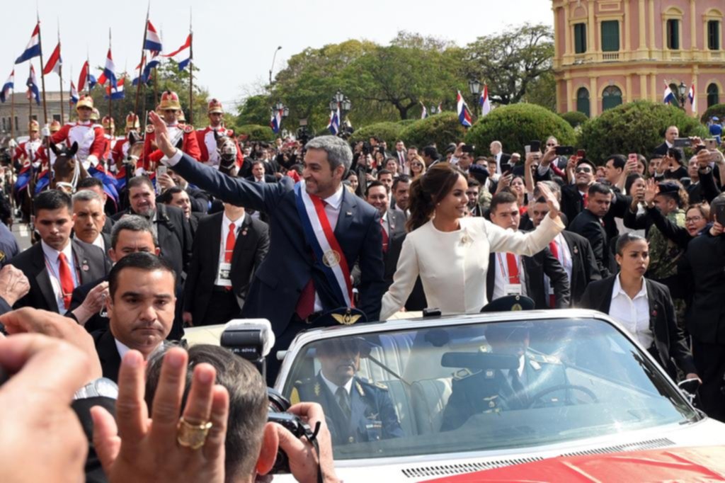 Abdo Benítez asumió como mandatario de Paraguay, con críticas a Venezuela