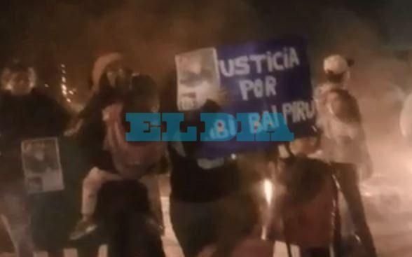 Romero: salieron a pedir justicia por la joven que murió en un incendio junto a sus hijos