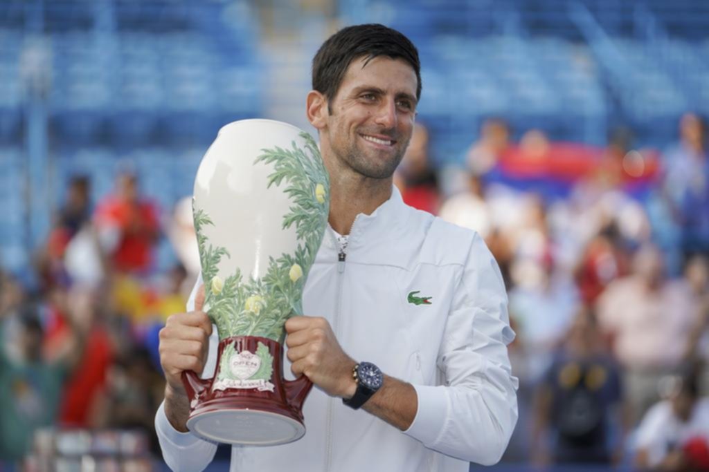 Djokovic se quedó con el duelo ante Federer y marcó un récord