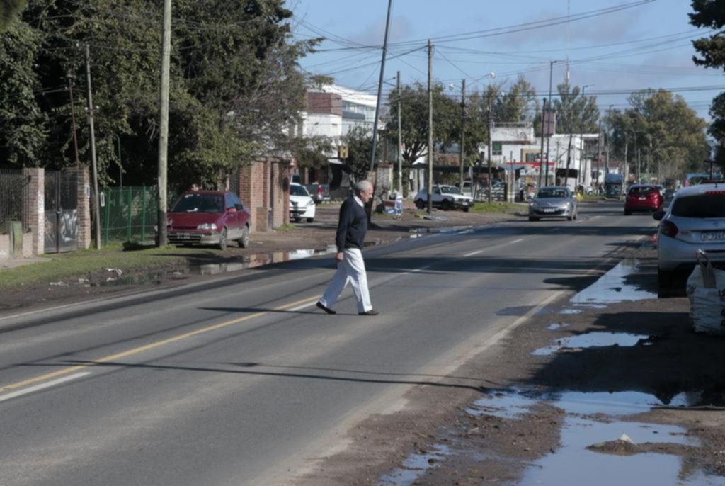 Vecinos de Gonnet reclaman semáforos para el camino Belgrano y 486