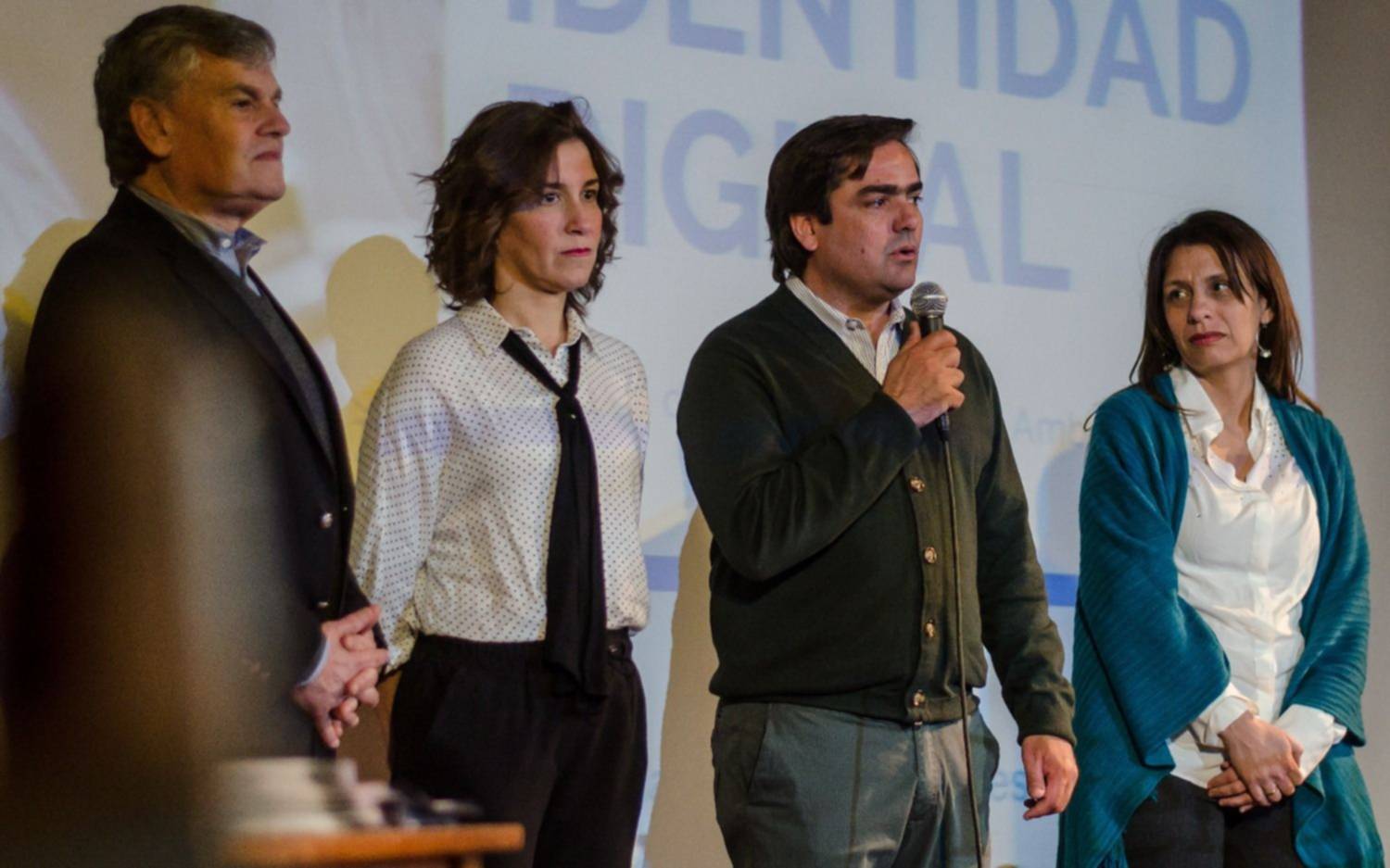 Balbín presentó en Bahía y Dorrego el Programa de Convivencia Escolar