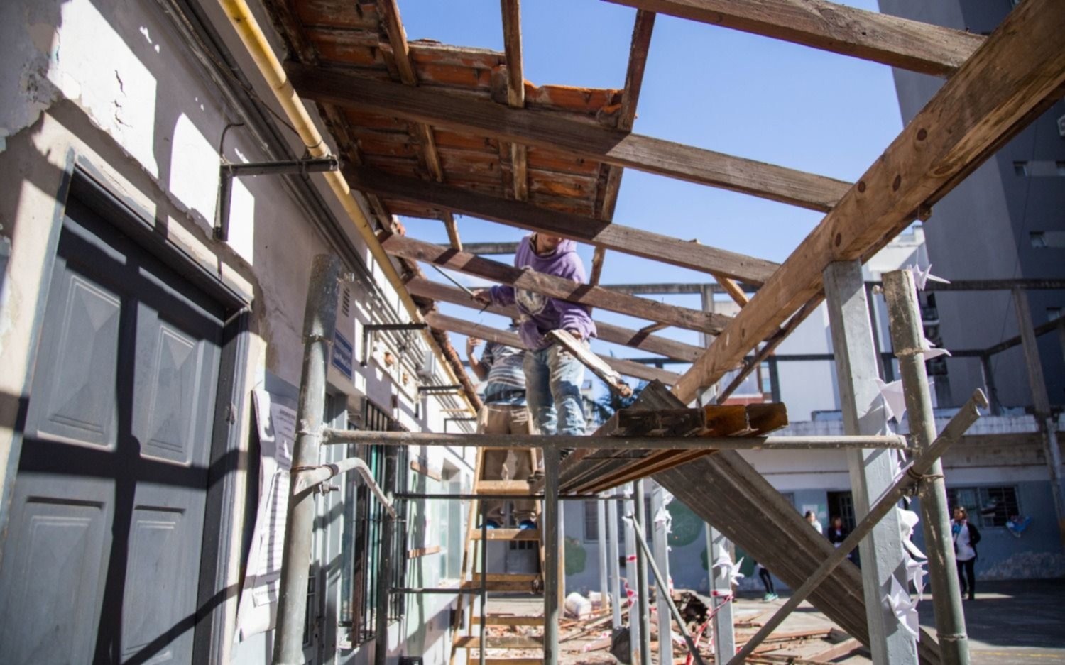 Tras protestas inician reparaciones en escuelas en Quilmes