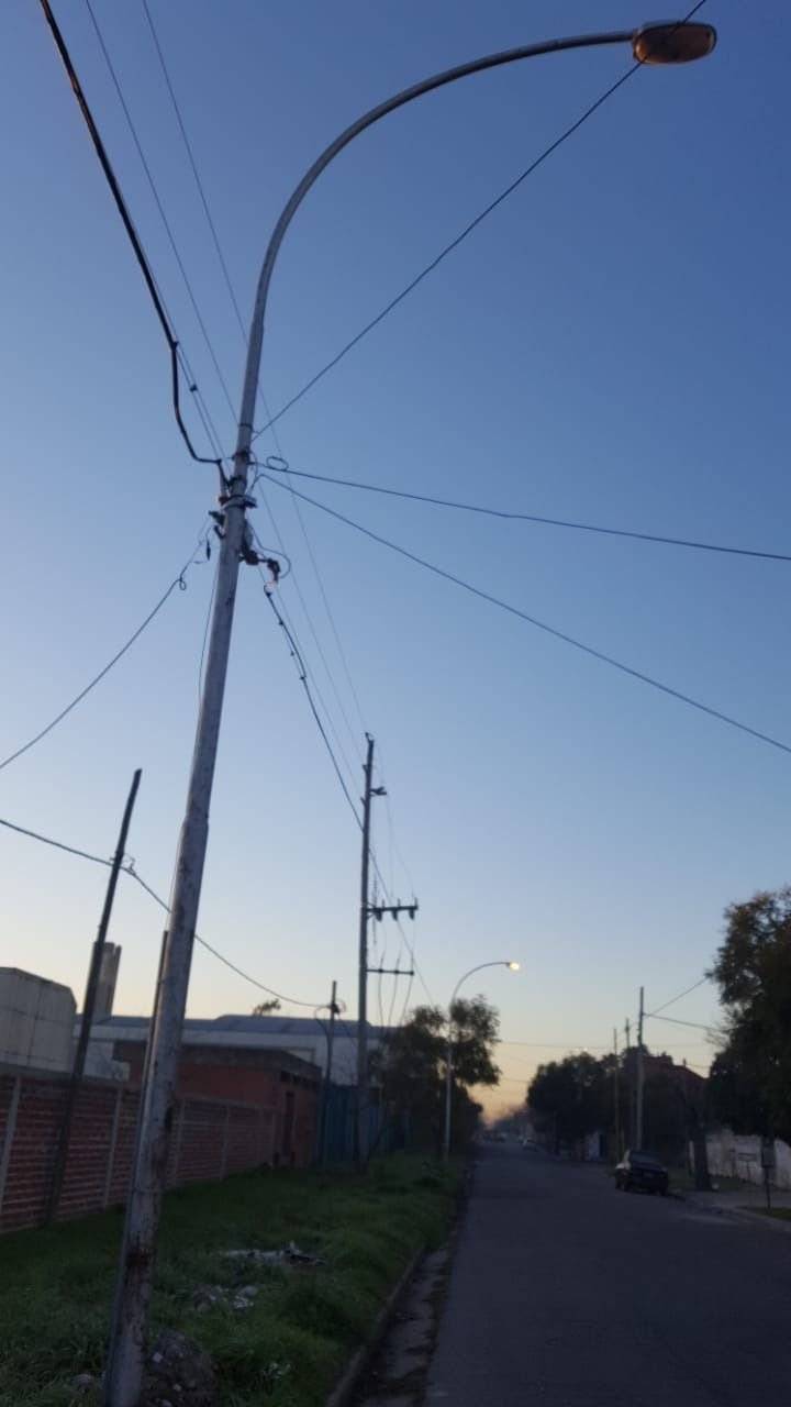 Denuncian problemas con las luminarias en 27 , 530 y 531