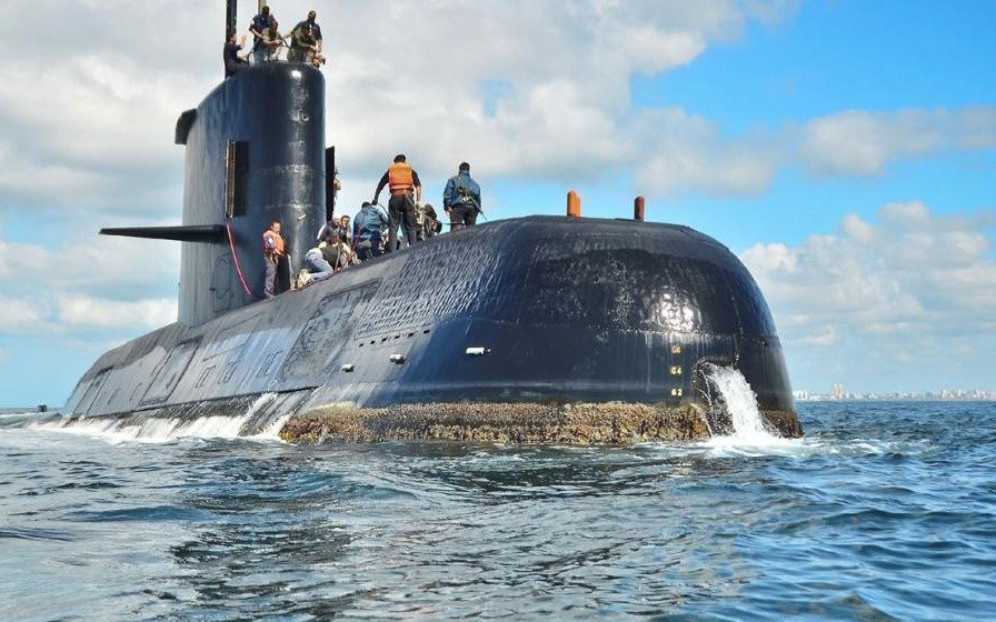 Un ex oficial de la Armada renunció por mentiras a los familiares de los submarinistas