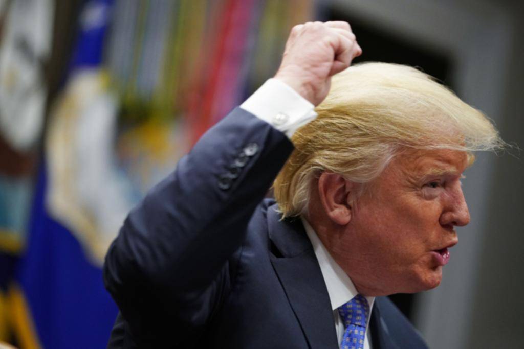 Trump advierte sobre un “colapso” financiero si lo someten a juicio político