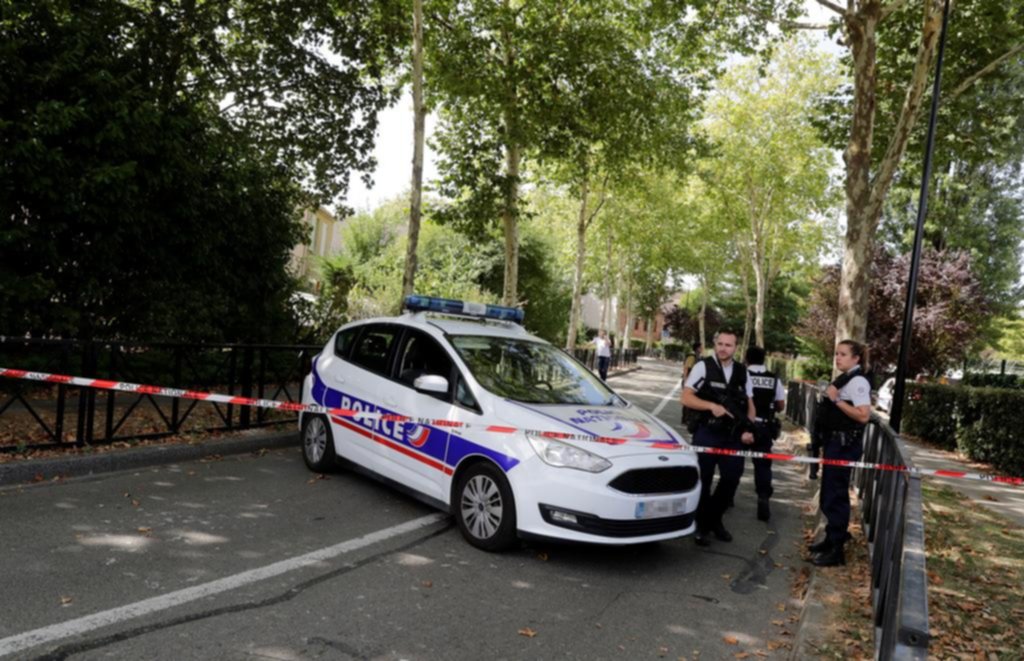 Al grito de “Alá es grande”, un hombre mató a su madre y a su hermana en París