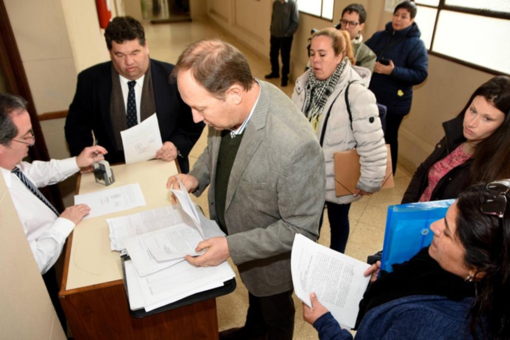 Con firmas de padres y docentes, reclaman unificar las causas por amenazas de bomba