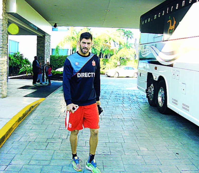 El plantel llegó a Córdoba, recibió el calor de los hinchas y concentró en Salsipuedes