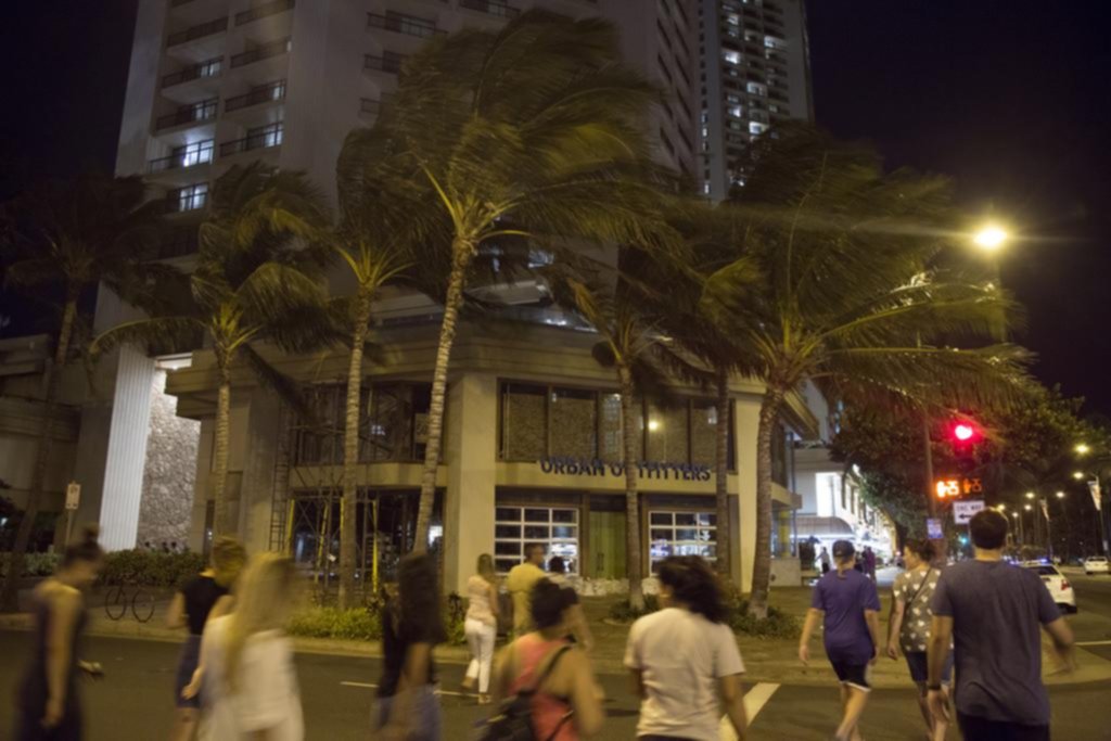 Miles de evacuados por el poderoso huracán Lane en Hawaii
