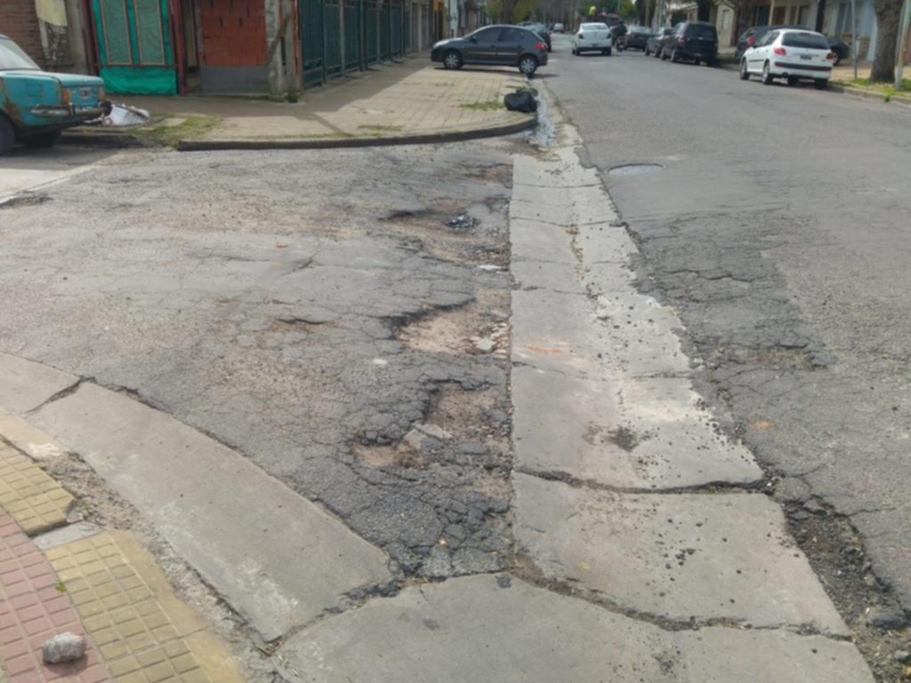 En 24 y 58 piden que se arregle la calle “dinamitada”