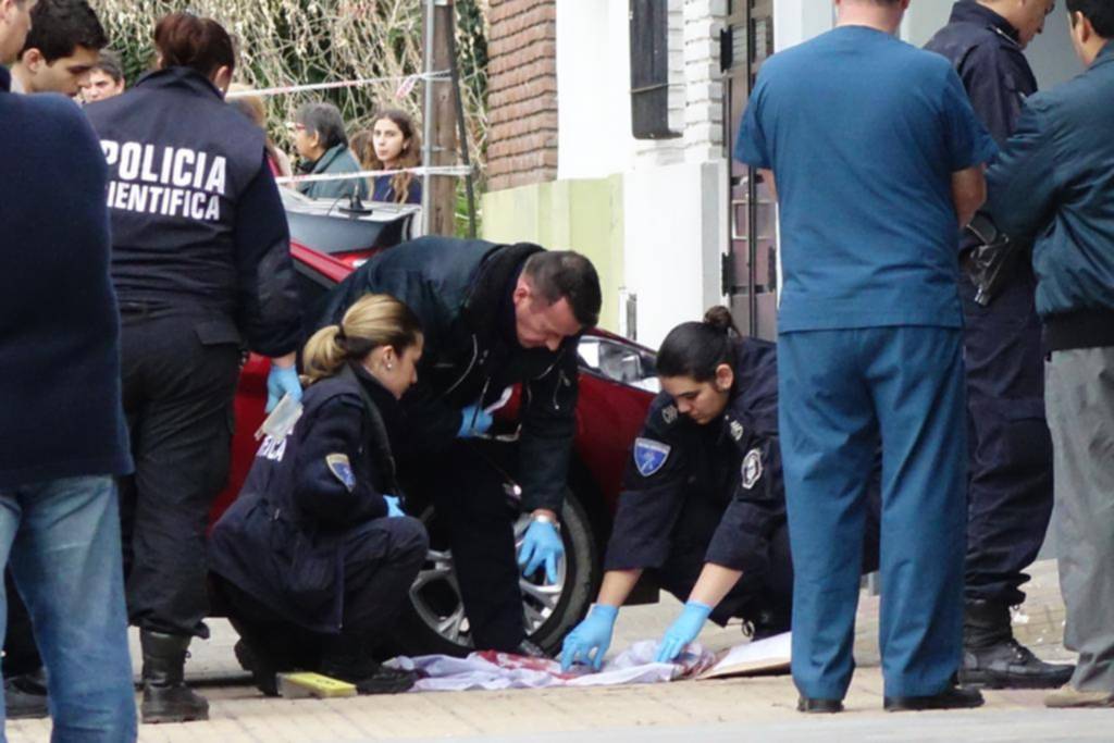 El viudo dio detalles sobre la escena del crimen de la martillera e investigan un robo