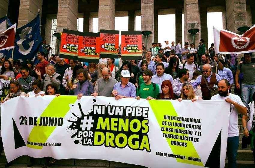 En el interior, madres que se movilizan para pedir ayuda