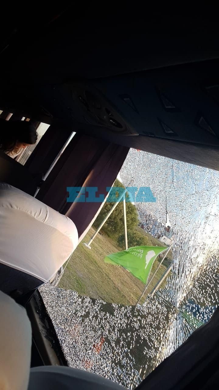 Una herida por un piedrazo a un colectivo en la bajada de la Autopista